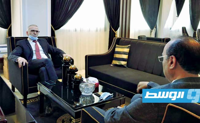 صنع الله يناقش مع رئيس «تسييري بنغازي» إعادة تشغيل مصنع الأسفلت واحتياجات البلدية