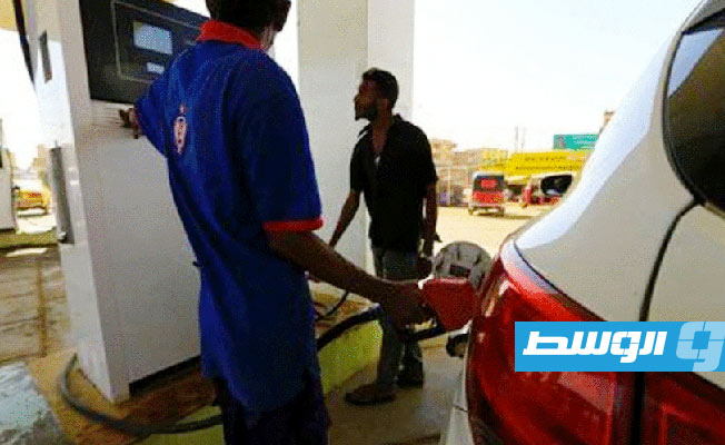 السودان يخفض سعر الجازولين ويثبت البنزين