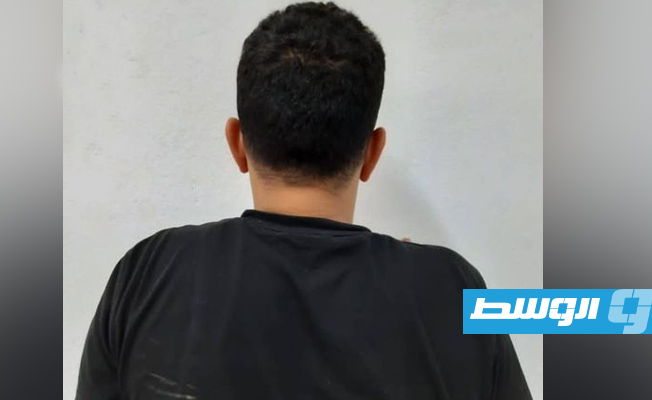 بنغازي: ضبط متهم في عصابة طعنت مواطنا بسكين وسرقت مركبة آخر