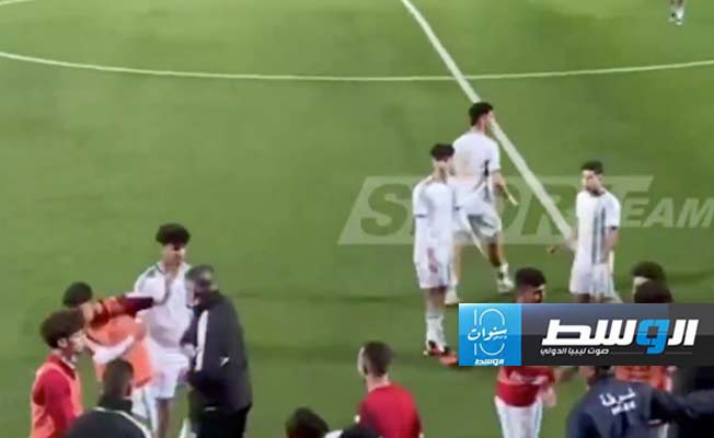 لقطة مثبتة من فيديو مباراة الجزائر وتونس (إكس)