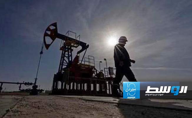 أسعار النفط تتراجع بعد ارتفاع مخزونات الخام الأميركية