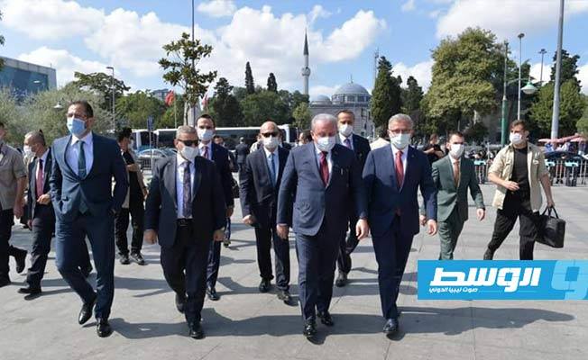 مراسم استقبال المشري والوفد المرافق له خلال وصوله إلى تركيا، 27 أغسطس 2020. (المكتب الإعلامي لمجلس الدولة)