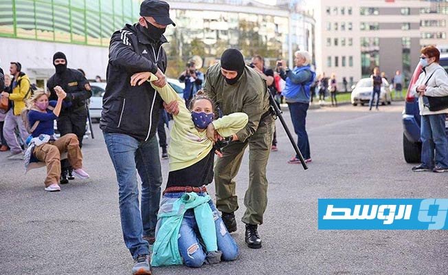شرطة بيلاروسيا تعتقل المئات خلال تظاهرة نسائية