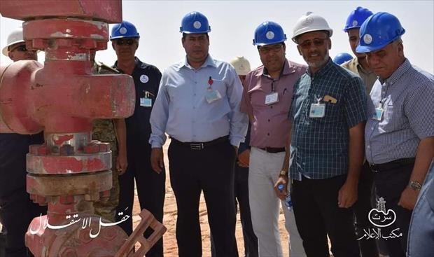 مهندسون في شركة سرت لإنتاج وتصنيع النفط والغاز دخل حقل الاستقلال شرق ليبيا