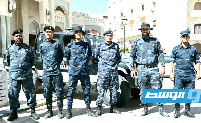 عناصر مديرية أمن طرابلس أثناء تأمين ميدان الجزائر بطرابلس، 7 مايو 2022. (المديرية)