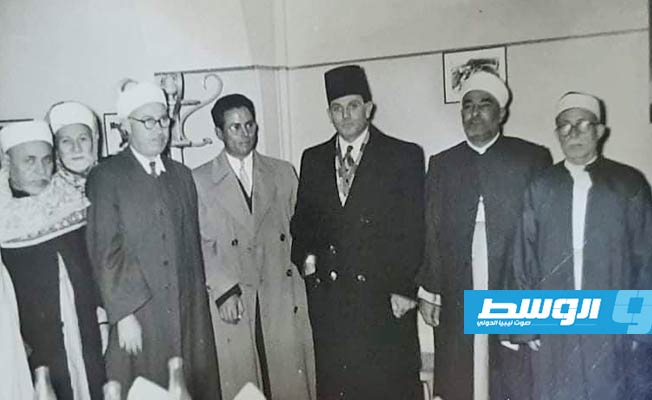 الشيخ رجب عصمان الثالث من اليسار