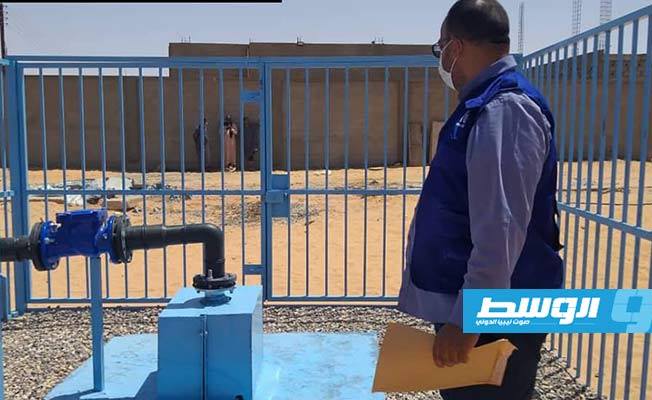المنظمة الدولية للهجرة تسلم بلدية سبها بئر مياه مجهزة بعد حفرها بمحلة حجارة