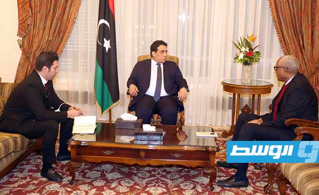 المنفي يبحث مع الحضيري ملف الاستثمارات الليبية في مصر