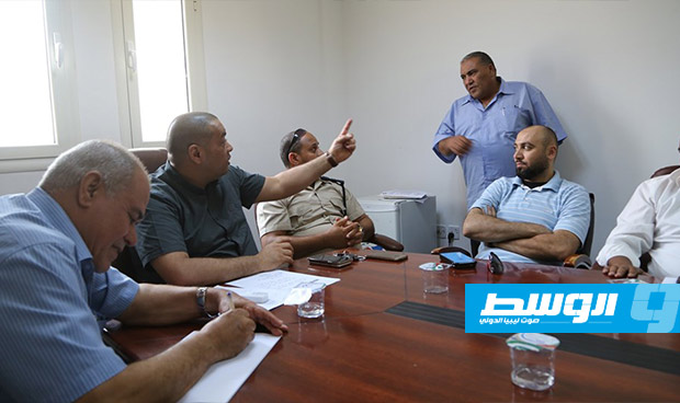 جانب من الاجتماع الشهري لمدير مصلحة الأحوال المدنية في بنغازي مع مدراء المكاتب.