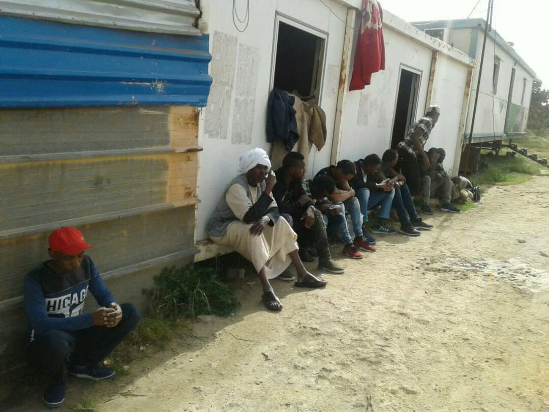 المهاجرون بعد ضبطهم ببوابة زاوية العرقوب. (الإنترنت)