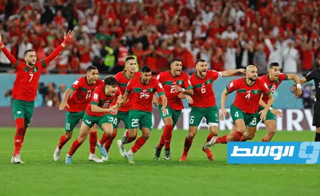 لاعبو المنتخب المغربي يعبرون عن فرحتهم بعد التأهل إلى ربع نهائي كأس العالم، 6 ديسمبر 2022. (الإنترنت)
