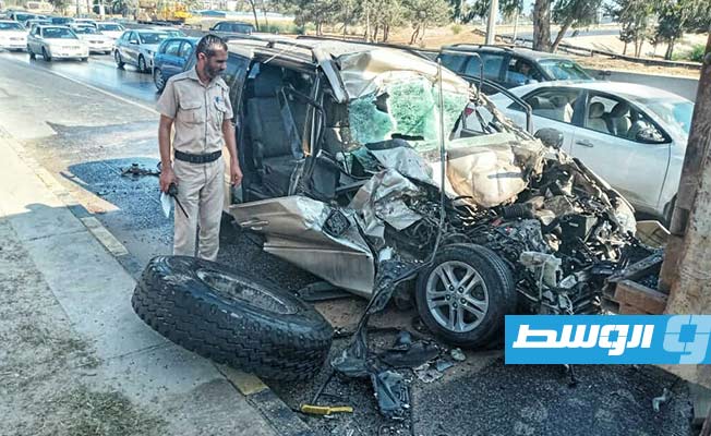 سيارة شاب تعرض لحادث في طرابلس نتيجة السرعة. (مديرية أمن طرابلس)