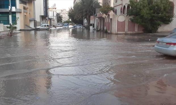 من تسرب المياه في الكازا. (بلدية طرابلس)