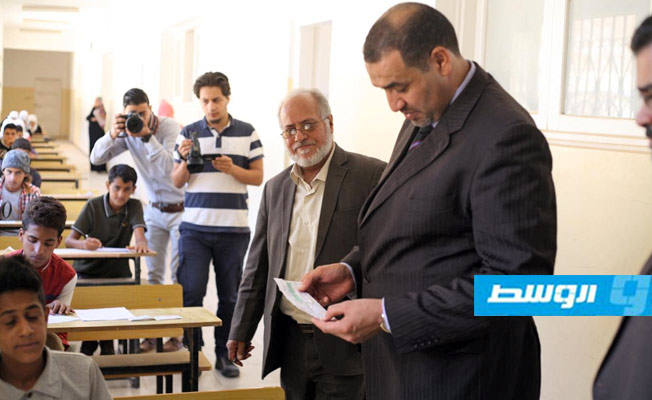 وزير التعليم بالحكومة الموقتة يتفقد منطقة درنة التعليمية والمناطق المحيطة بها