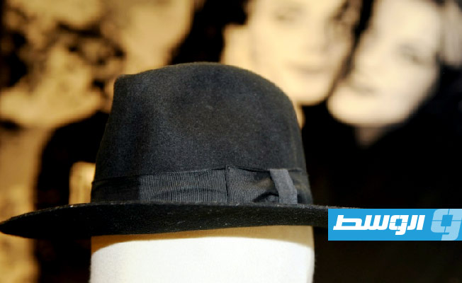 قبعة مايكل جاكسون في مزاد باريسي