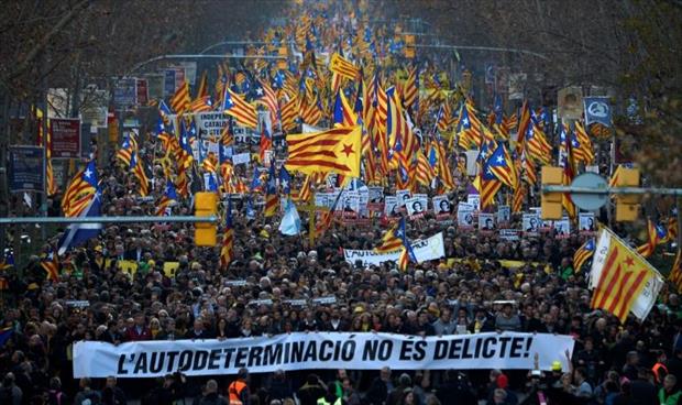 200 ألف متظاهر في برشلونة احتجاجًا على محاكمة الانفصاليين