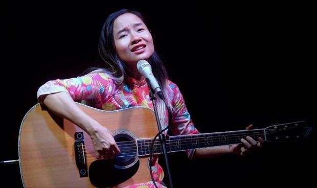 مغنية فيتنامية تطالب «فيسبوك» بحماية حرية التعبير