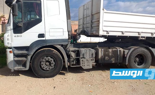 شاحنة كان على متنها كمية مخدر الحشيش التي جرى ضبطها في بنغازي. (وزارة الداخلية)