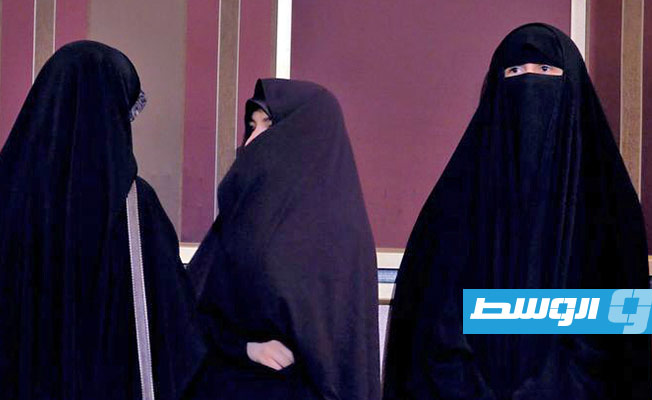 رئيس السلطة القضائية في إيران يتوعد بملاحقة النساء غير المحجبات «بلا رأفة»