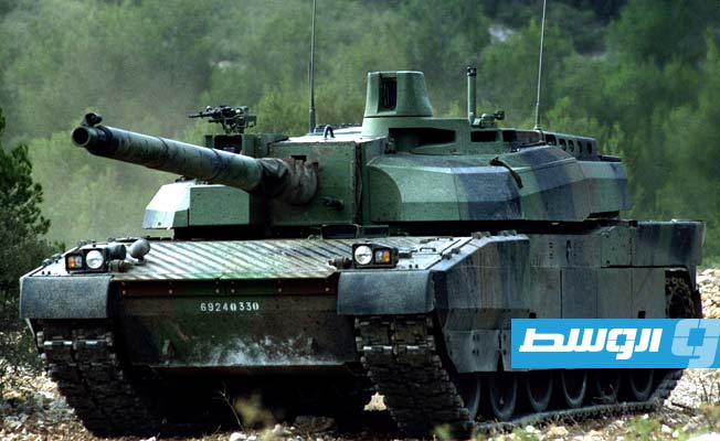 ماكرون: باريس لا تستبعد تسليم دبابات «لوكلير» القتالية الثقيلة لأوكرانيا