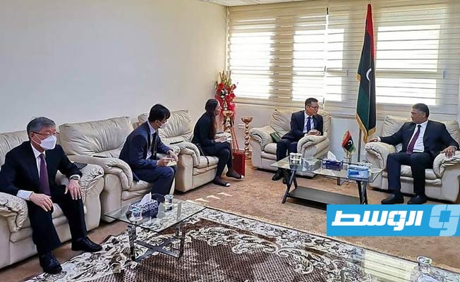 اجتماع رئيس شركة الكهرباء مع السفير الكوري لدى ليبيا، 28 سبتمبر 2021. (شركة الكهرباء)