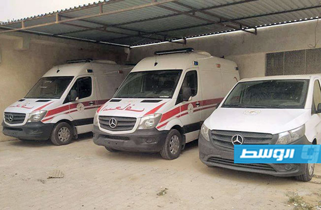 إدارة الخدمات الصحية بطبرق تتسلم 3 سيارات إسعاف مجهزة من وزارة الصحة