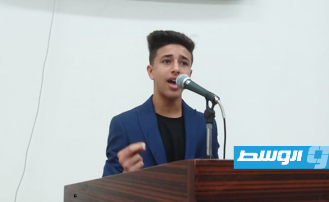 مصطفى البكوش حفيد البغدادي أثناء إلقاء قصيدة لجده (بوابة الوسط)