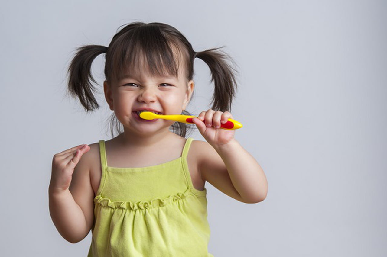 الكثير من معجون الأسنان يعرّض الأطفال لهذا الخطر