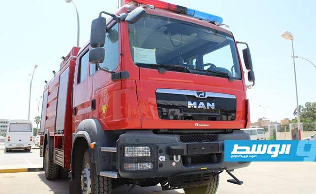 مؤسسة النفط تسلم فرع هيئة السلامة الوطنية في أوباري سيارة إطفاء حديثة