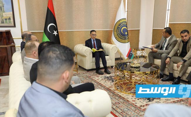 وزير الاقتصاد والتجارة محمد الحويج يلتقي السفير الجزائري بدولة ليبيا سليمان شنين، الأربعاء 14 ديسمبر 2022 (وزارة الاقتصاد)
