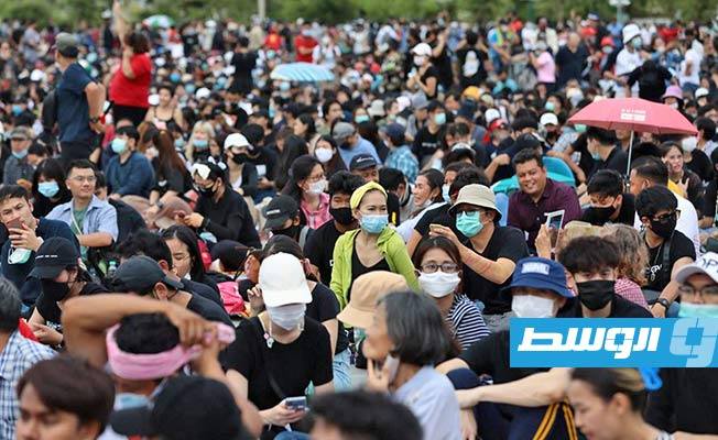 تظاهرة بمشاركة الآلاف في تايلاند احتجاجا على تمسك رئيس الحكومة بمنصبه