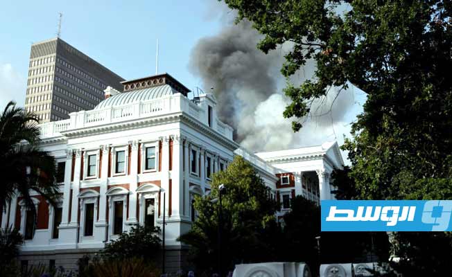 حريق يلتهم مقر البرلمان في جنوب أفريقيا بـ«الكامل» (فيديو)