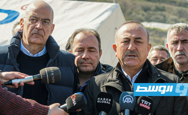 وزير الخارجية اليوناني يزور تركيا لبحث المساعدات بعد الزلزال