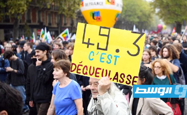 استمرار الاحتجاجات في فرنسا بسبب ضغط الحكومة لرفع سن التقاعد