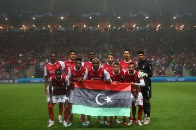 لاعبو براغا يرفعون علم ليبيا في الصورة الجماعية بافتتاحية دوري أبطال أوروبا