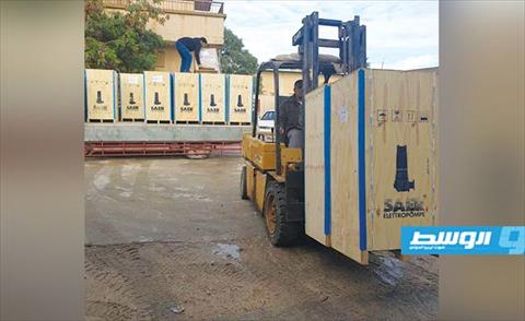 تسليم 14 مضخة غاطسة إلى الشركة العامة للمياه والصرف الصحي (بلدية بنغازي)