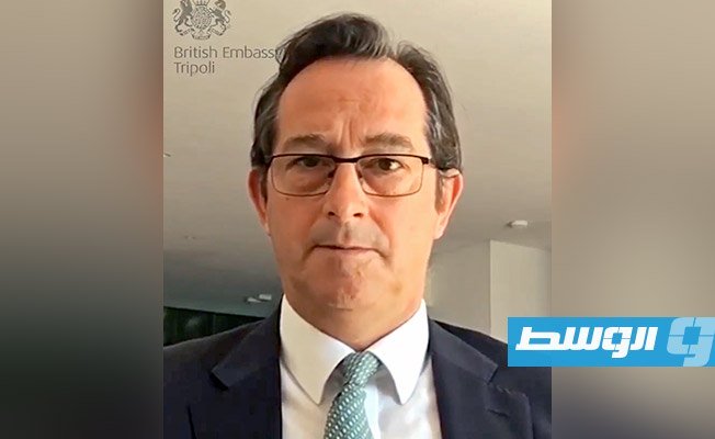 السفير البريطاني: السلطة الموقتة الجديدة يجب أن تقدم الدعم لجميع الليبيين قبل تسليم السلطة