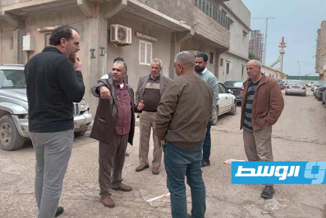 Benghazi Municipality prepares report on the sewage crisis in the Old Al-Kish neighborhood after an inspection visit