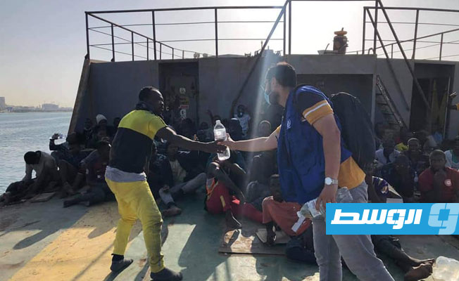 إنقاذ 121 مهاجرا من جنسيات أفريقية قبالة السواحل الليبية, 30 يونيو 2021. (البحرية الليبية)