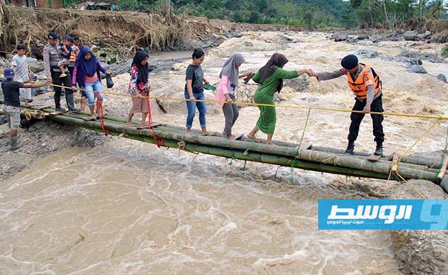 53 قتيلاً والآلاف في الملاجئ إثر فيضانات إندونيسيا