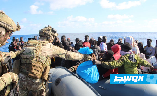 البحرية التركية تسلم 30 مهاجرا إلى حرس السواحل الليبي