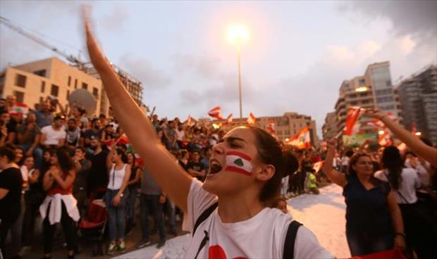 اللبنانيون يستعدون للنزول إلى الشارع مع قرب انتهاء مهلة الحريري
