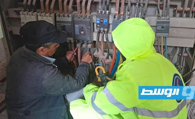 صيانة شبكة الكهرباء المتضررة جراء الأمطار في طرابلس