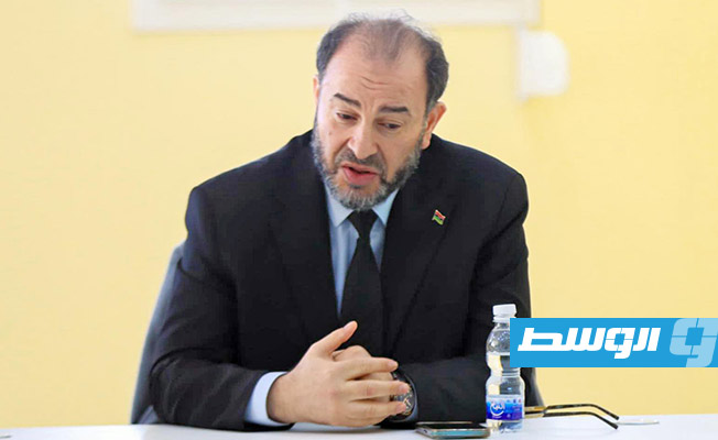 نائب رئيس المجلس عمر العبيدي خلال اجتماع مصراتة، 25 يناير 2024 (بوابة الوسط)