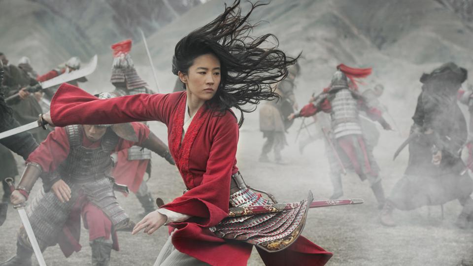 فيلم «مولان» يواجه انتقادات بسبب شينجيانغ وهونغ كونغ