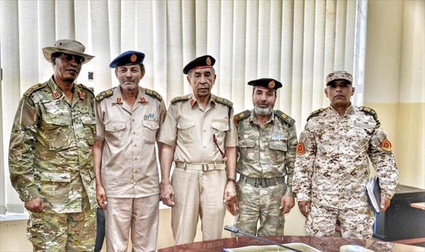 الثالث من اليمين من اليسار رئيس الأركان العامة للجيش بحكومة الوفاق الفريق الركن محمد علي المهدي. (الإنترنت)