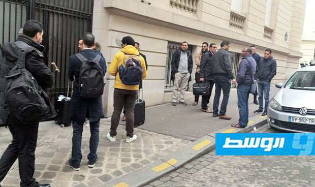 السفارة الليبية في باريس ترفض استقبال طلبة ليبيين يطالبون بمستحقات التأمين الصحي