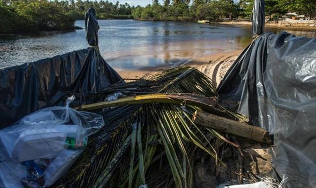 تلوث نفطي يضرب أحد أجمل شواطئ البرازيل