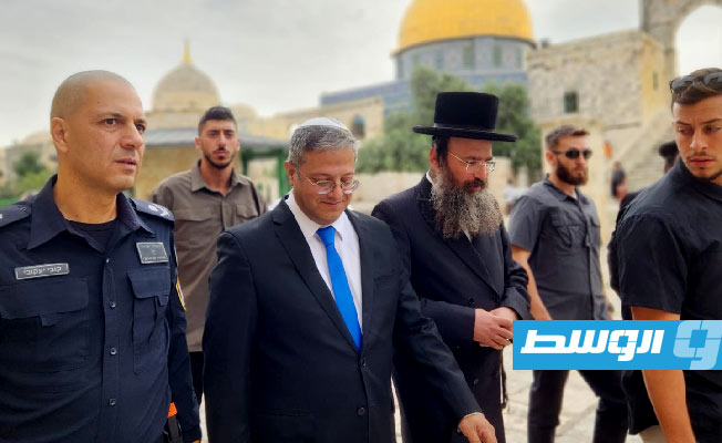 الوزير الإسرائيلي المتطرف بن غفير يقتحم باحة المسجد الأقصى