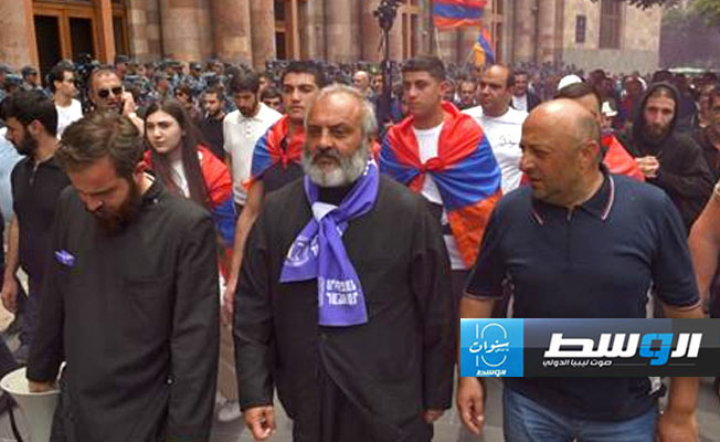 تظاهرة في أرمينيا للمطالبة بعزل رئيس الوزراء